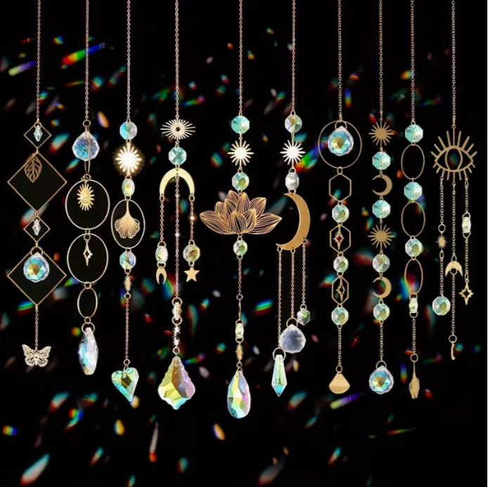 Colección Colgantes “AtrapaLuz Místico”: Sol, Luna, Loto y Estrellas