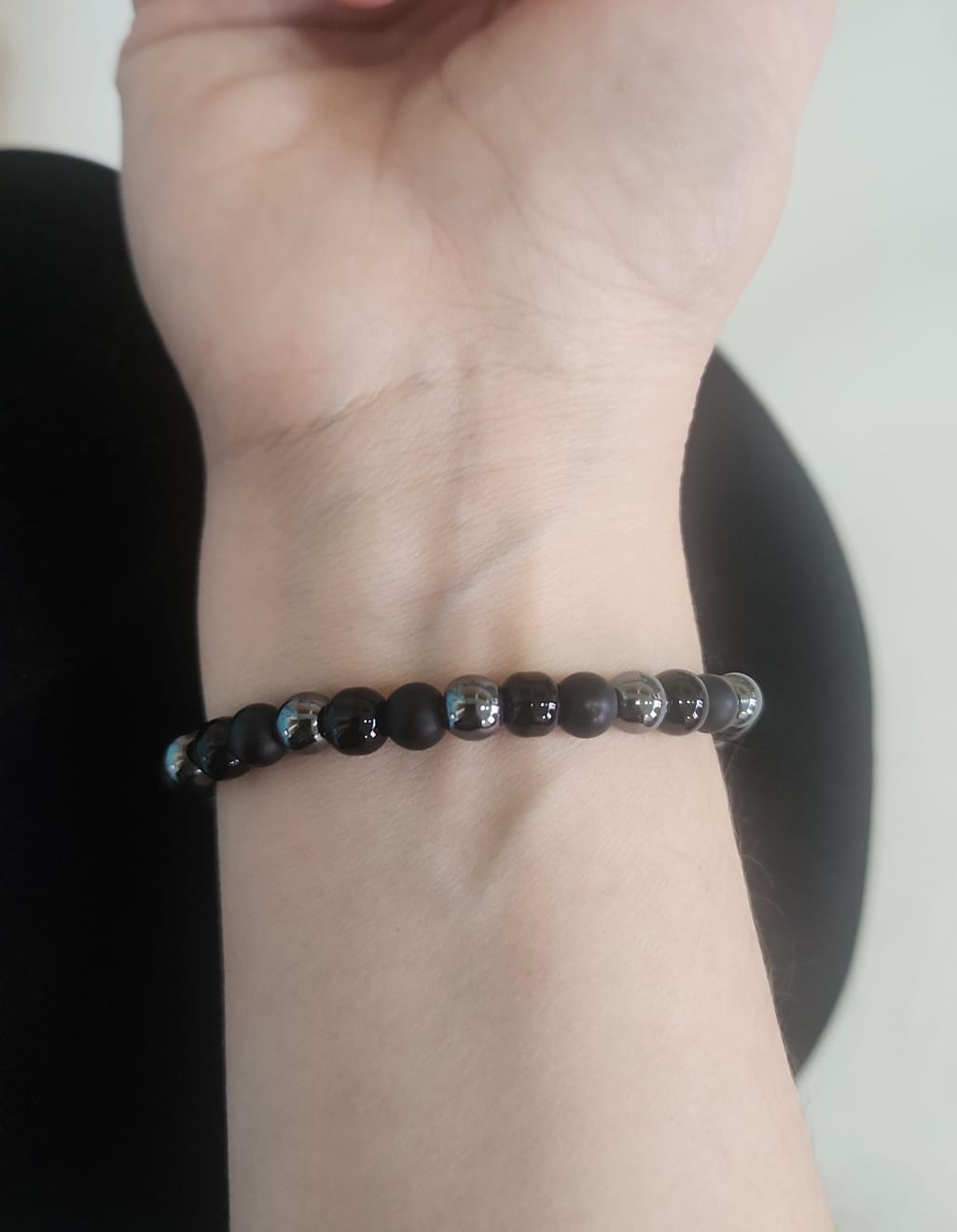 Pulsera negra de triple proteccion