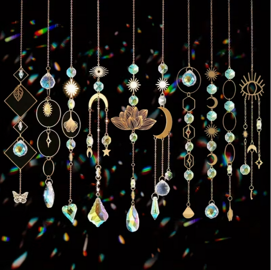 Colección Colgantes “AtrapaLuz Místico”: Sol, Luna, Loto y Estrellas